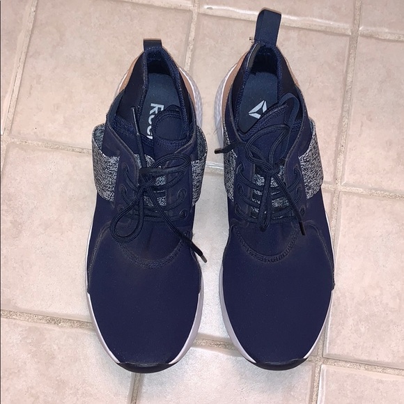 Women’s Reebok Sneakers 8.5 - Picture 2 of 5